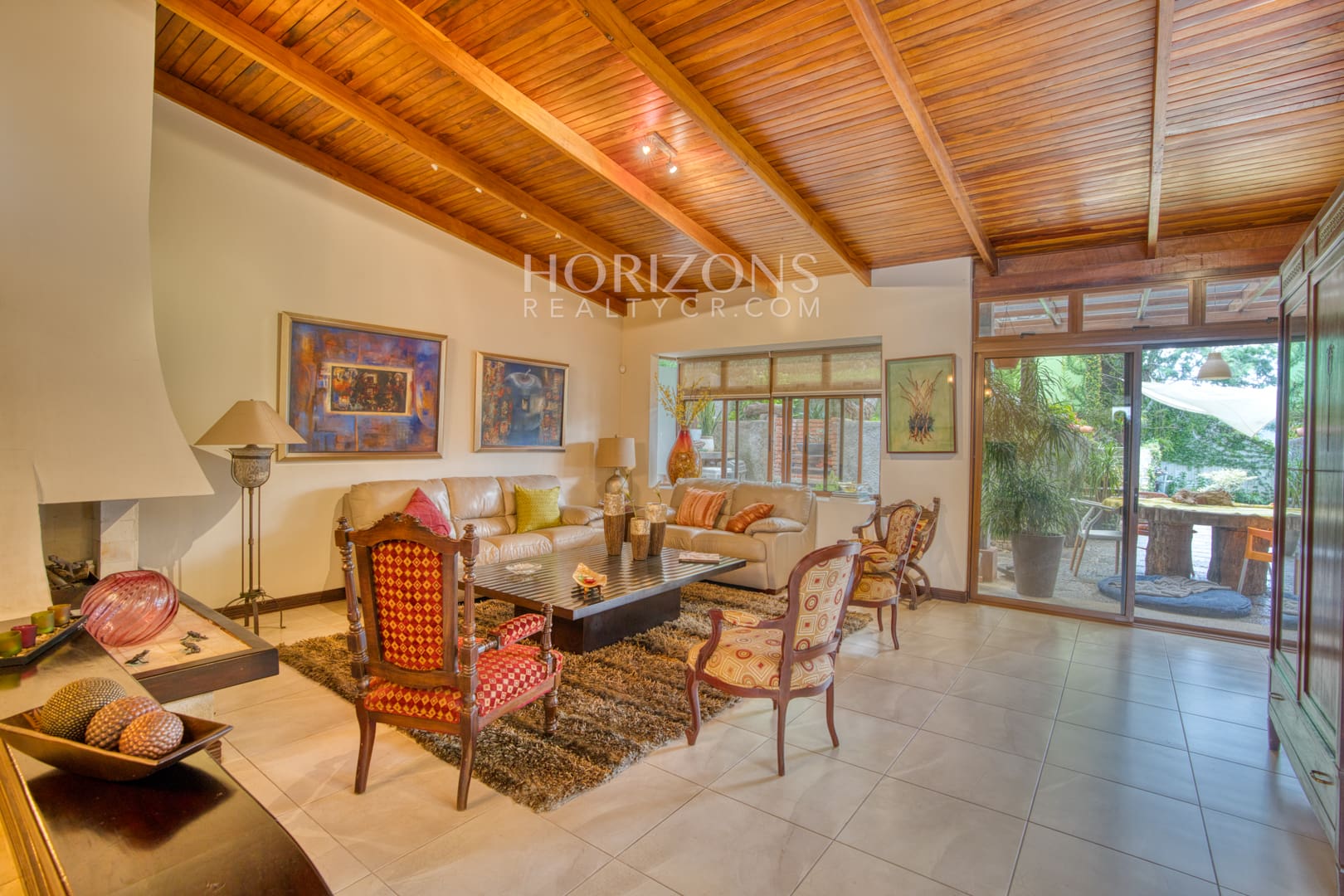 Casa de una planta en Pinares con 1200 m² y apartamento independiente en Venta nja1276