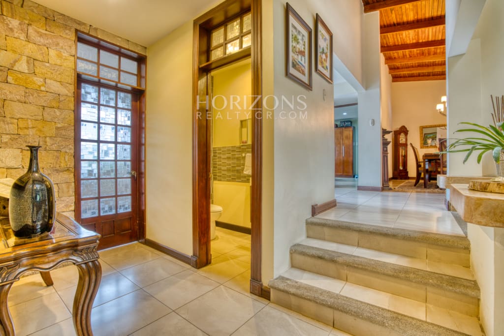 Casa de una planta en Pinares con 1200 m² y apartamento independiente en Venta nja1276