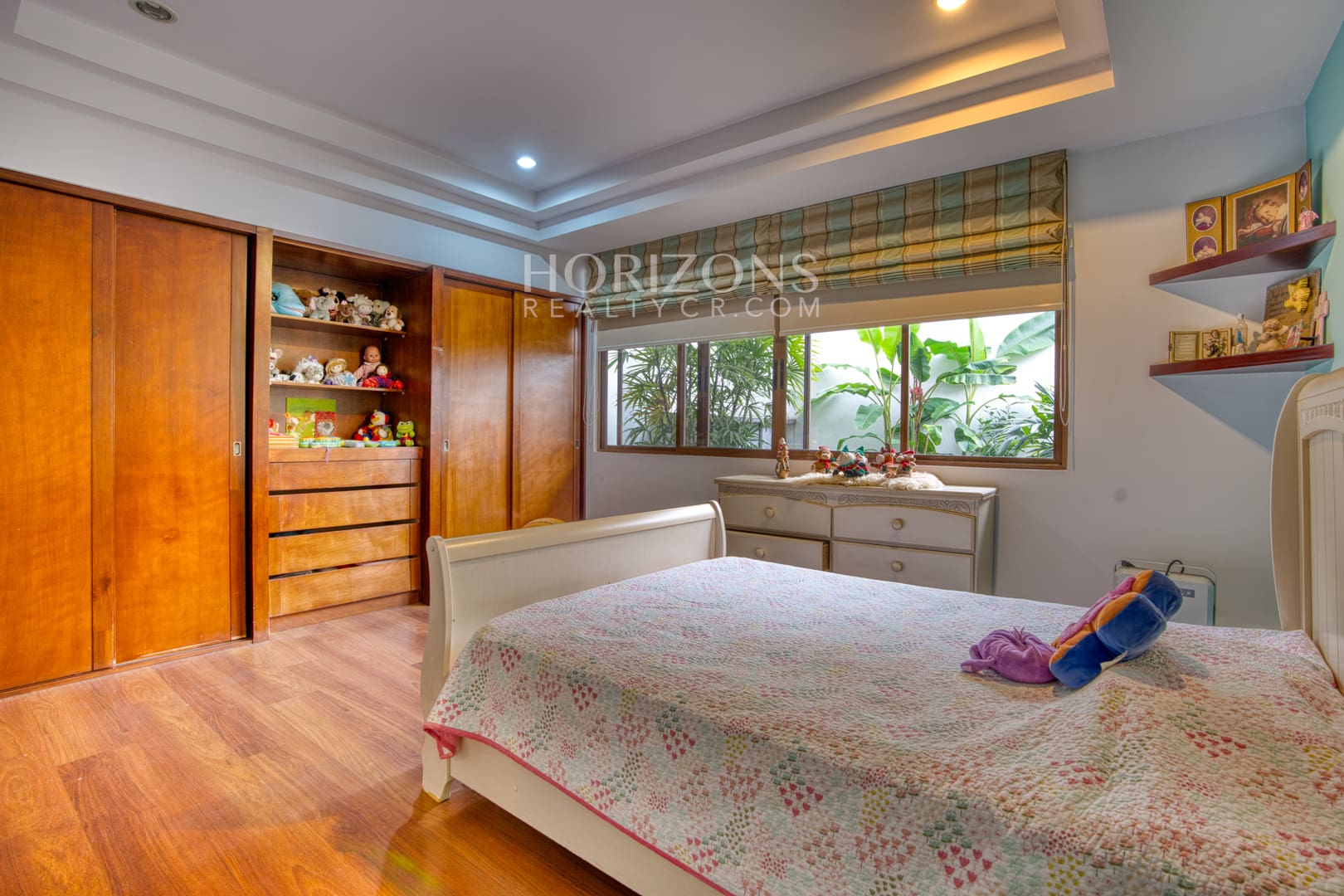 Casa de una planta en Pinares con 1200 m² y apartamento independiente en Venta nja1276
