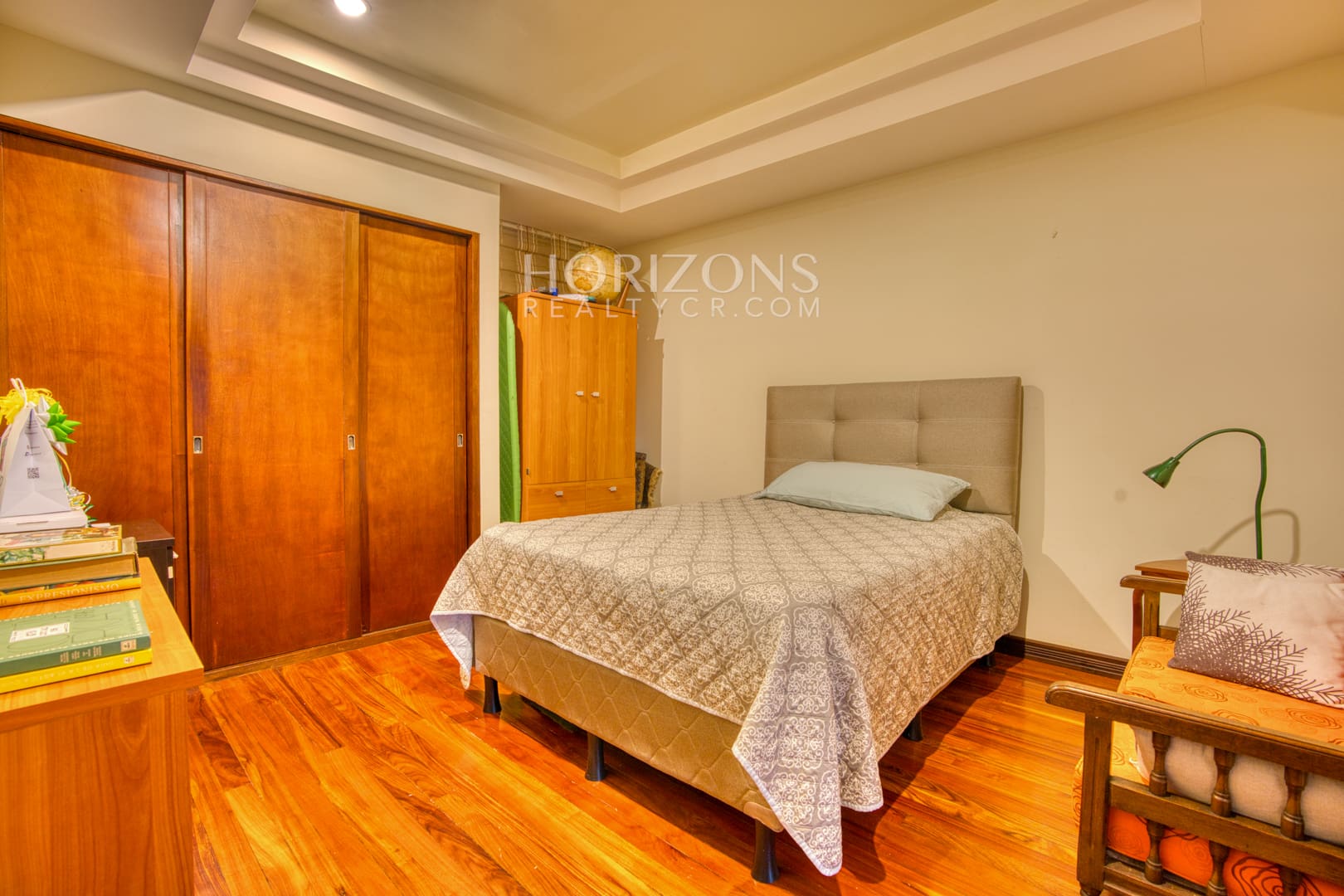 Casa de una planta en Pinares con 1200 m² y apartamento independiente en Venta nja1276