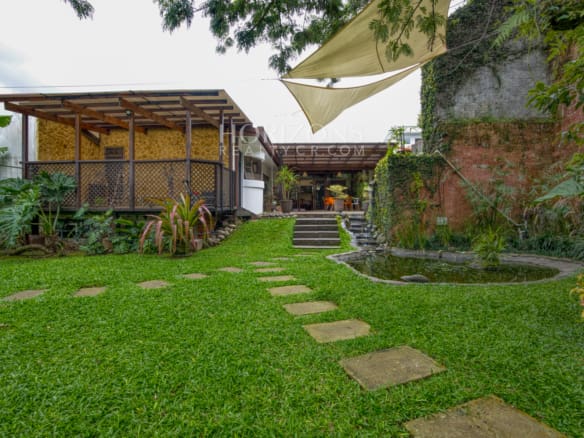 Casa De Una Planta En Pinares Con 1200 M² Y Apartamento Independiente En Venta Nja1276
