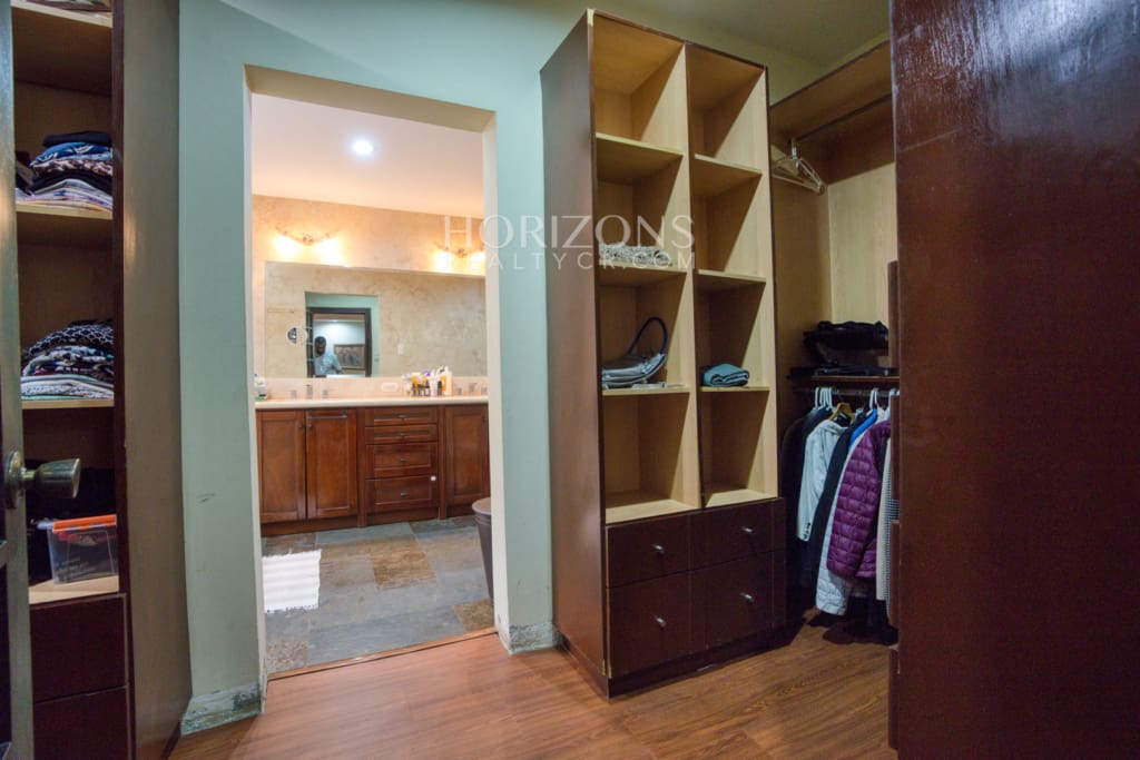 Casa de una planta en Pinares con 1200 m² y apartamento independiente en Venta nja1276