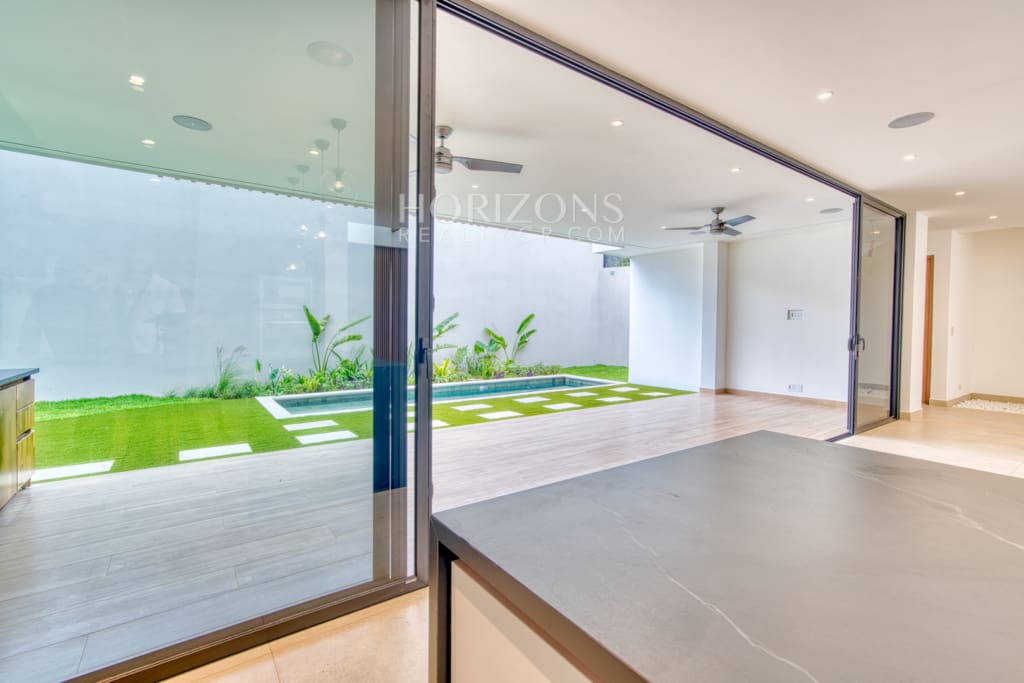 House of Light Casa de Lujo en Venta en Escazú con Piscina Privada y 4 Habitaciones Para Estrenar nja1248