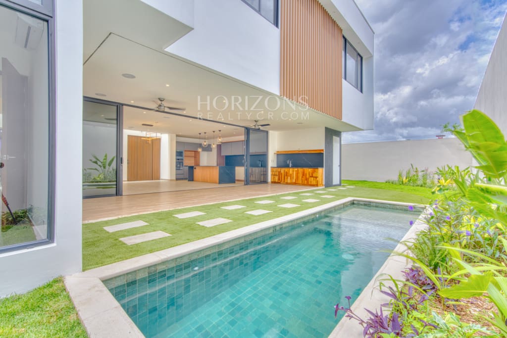 House of Light Casa de Lujo en Venta en Escazú con Piscina Privada y 4 Habitaciones Para Estrenar nja1248