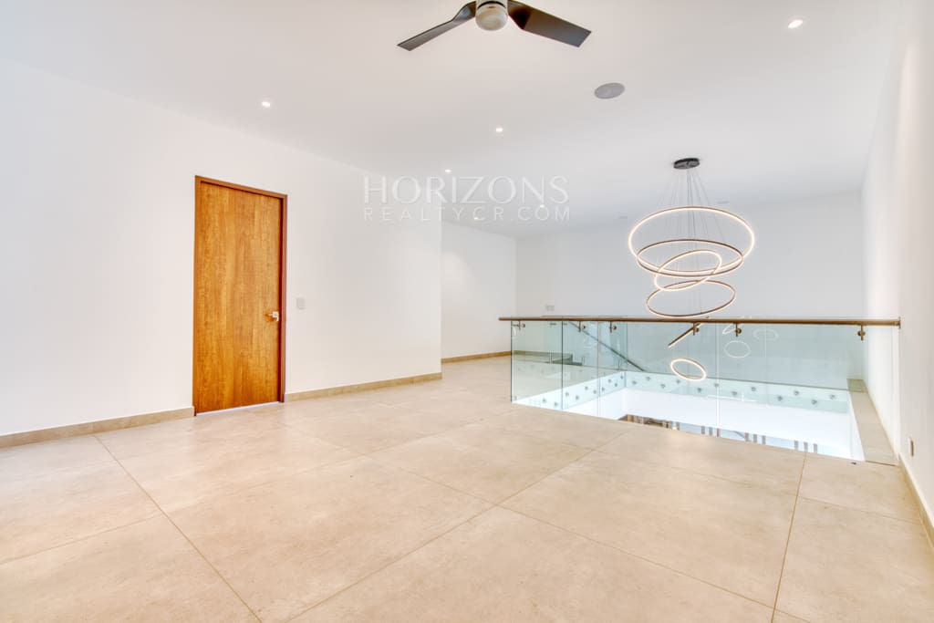 House of Light Casa de Lujo en Venta en Escazú con Piscina Privada y 4 Habitaciones Para Estrenar nja1248