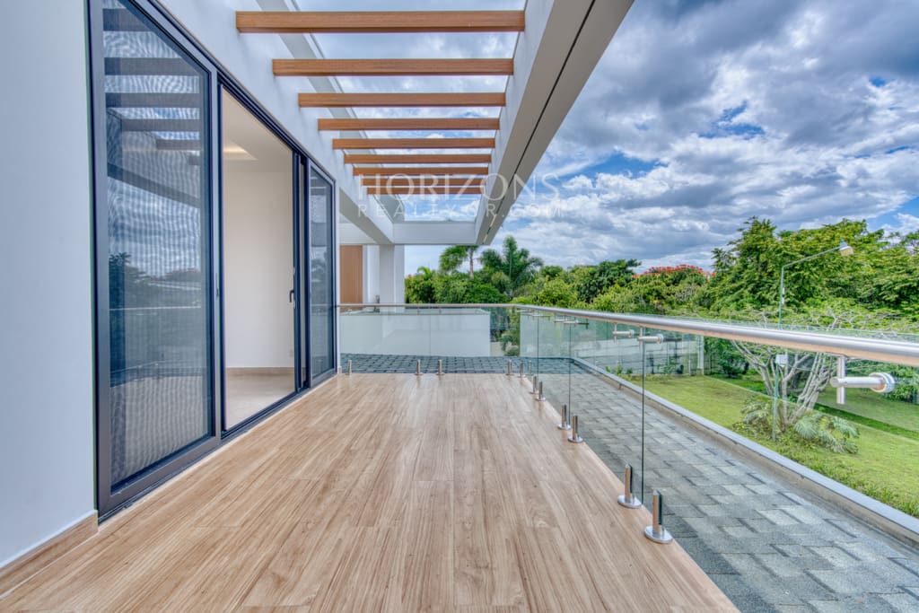 House of Light Casa de Lujo en Venta en Escazú con Piscina Privada y 4 Habitaciones Para Estrenar nja1248