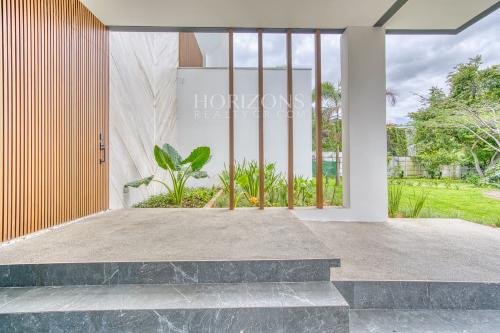 House of Light Casa de Lujo en Venta en Escazú con Piscina Privada y 4 Habitaciones Para Estrenar nja1248