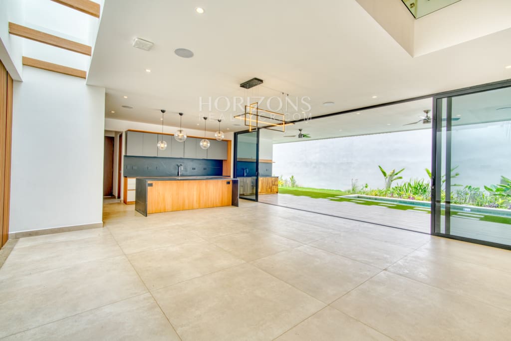 House of Light Casa de Lujo en Venta en Escazú con Piscina Privada y 4 Habitaciones Para Estrenar nja1248