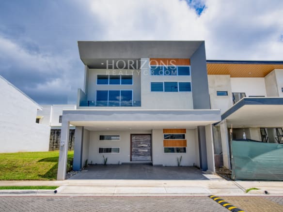 Casa Nueva En Condominio Distrito San Juan  4 Habitaciones Una En Primer Nivel Mas Oficina Nja1279