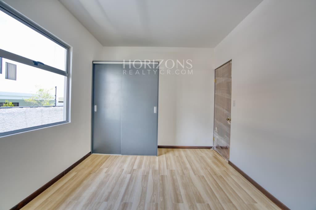 Casa Nueva en Condominio Distrito San Juan  4 Habitaciones una en Primer Nivel mas Oficina nja1279
