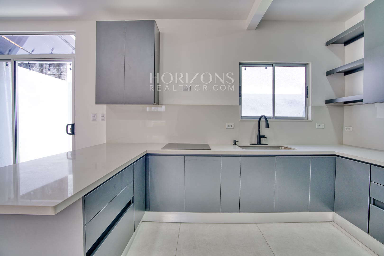 Casa Nueva en Condominio Distrito San Juan  4 Habitaciones una en Primer Nivel mas Oficina nja1279