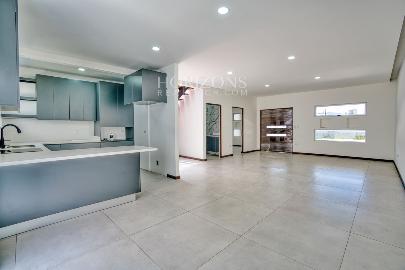 Casa Nueva en Condominio Distrito San Juan  4 Habitaciones una en Primer Nivel mas Oficina nja1279