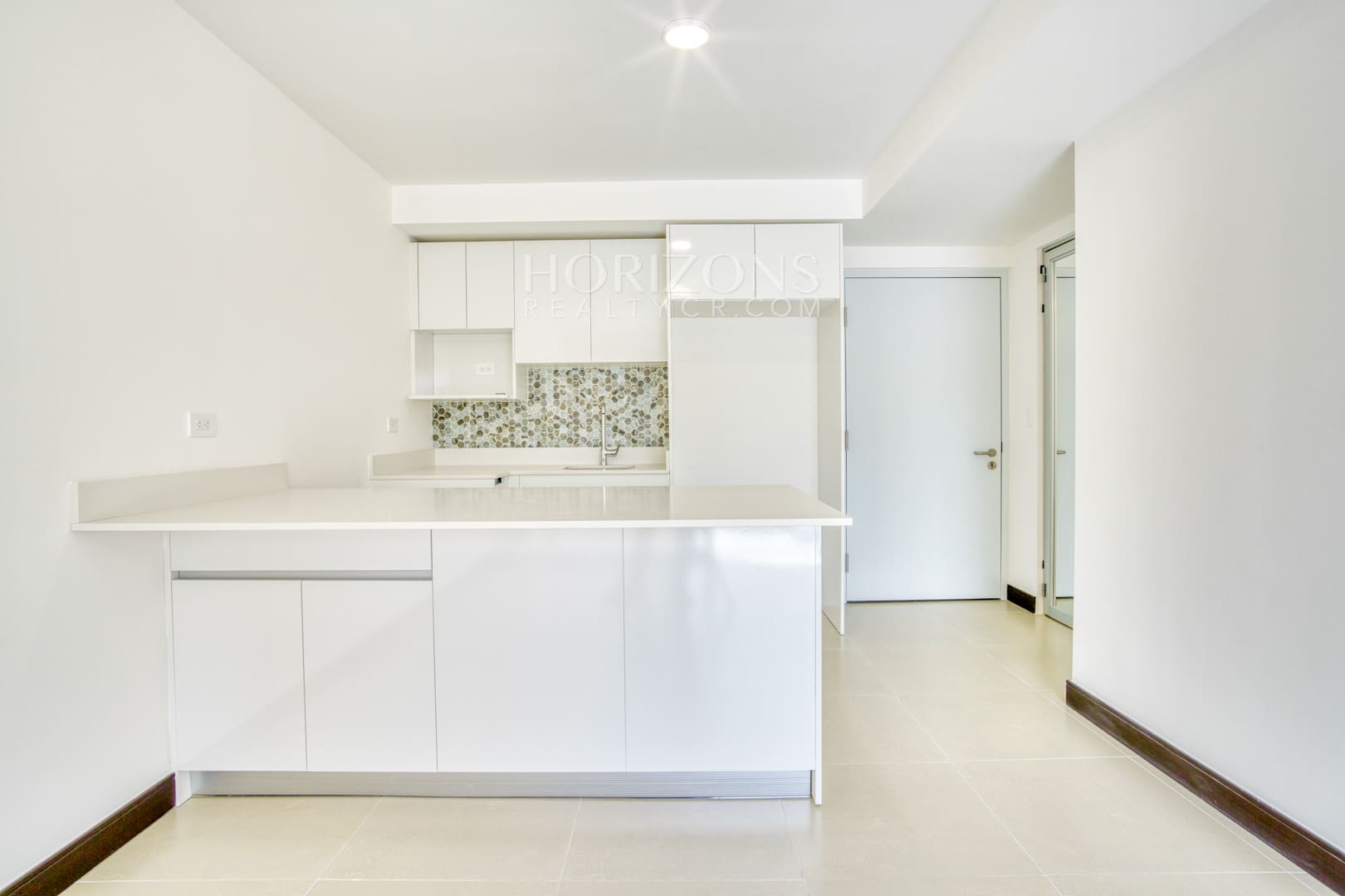 Se Vende Apartamento en Condominio Khaya, Curridabat 1 Habitación Ideal para Inversión NJA1275