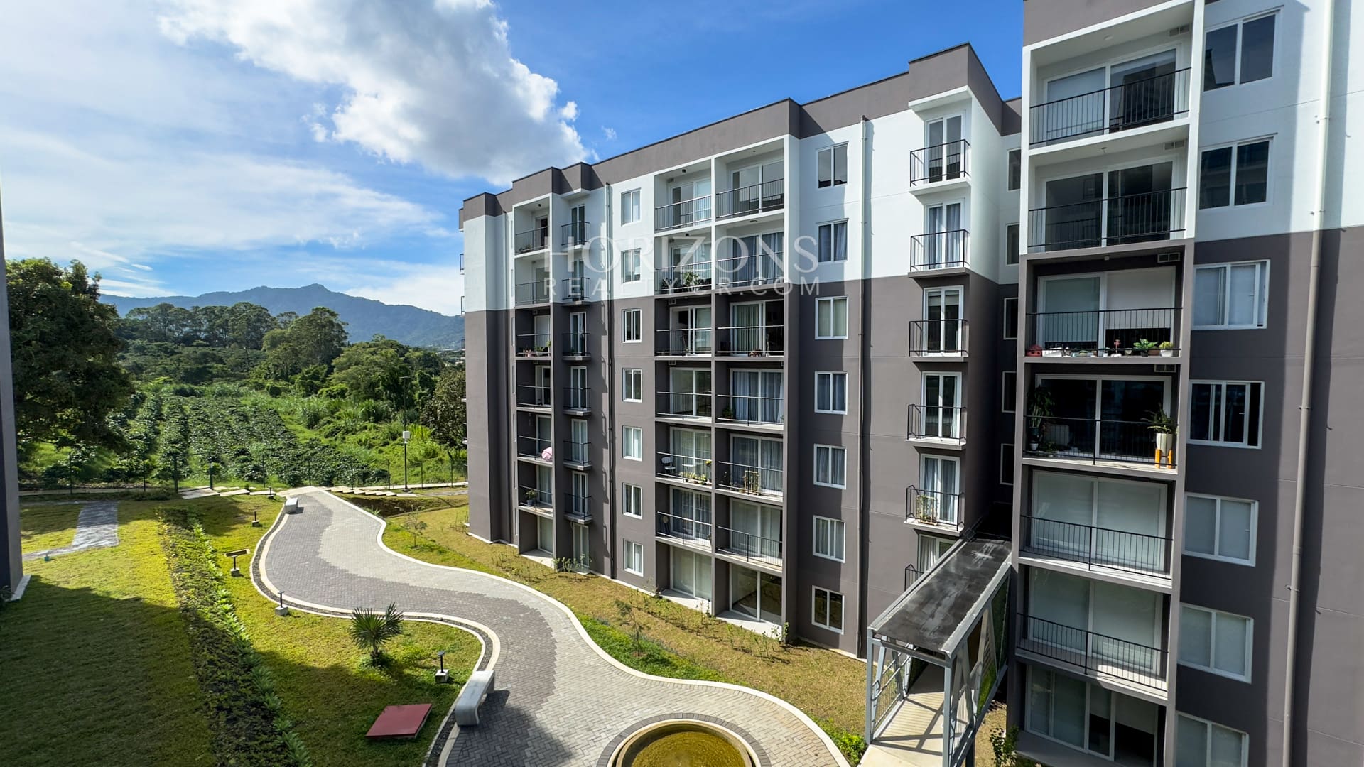 Se Vende Apartamento en Condominio Khaya, Curridabat 1 Habitación Ideal para Inversión NJA1275