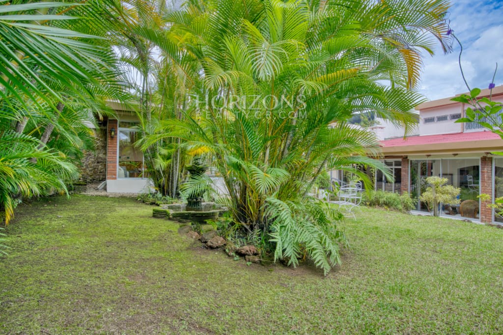 Hermosa Casa Familiar En Pinares De Curridabat, Cerca De Momentum Pinares (Precio Negociable) Nja1272