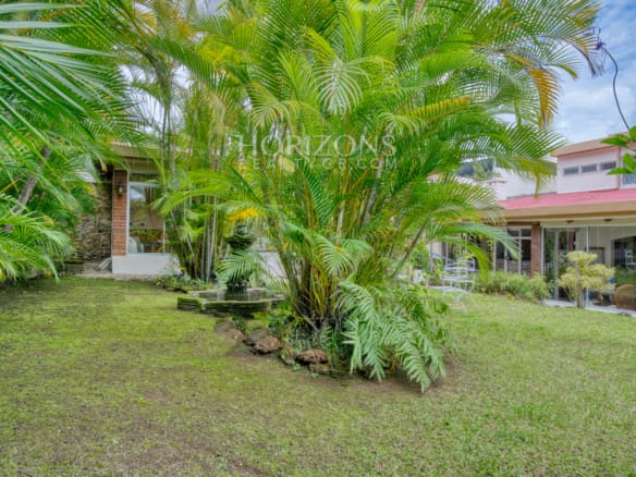 Hermosa Casa Familiar En Pinares De Curridabat, Cerca De Momentum Pinares (Precio Negociable) Nja1272