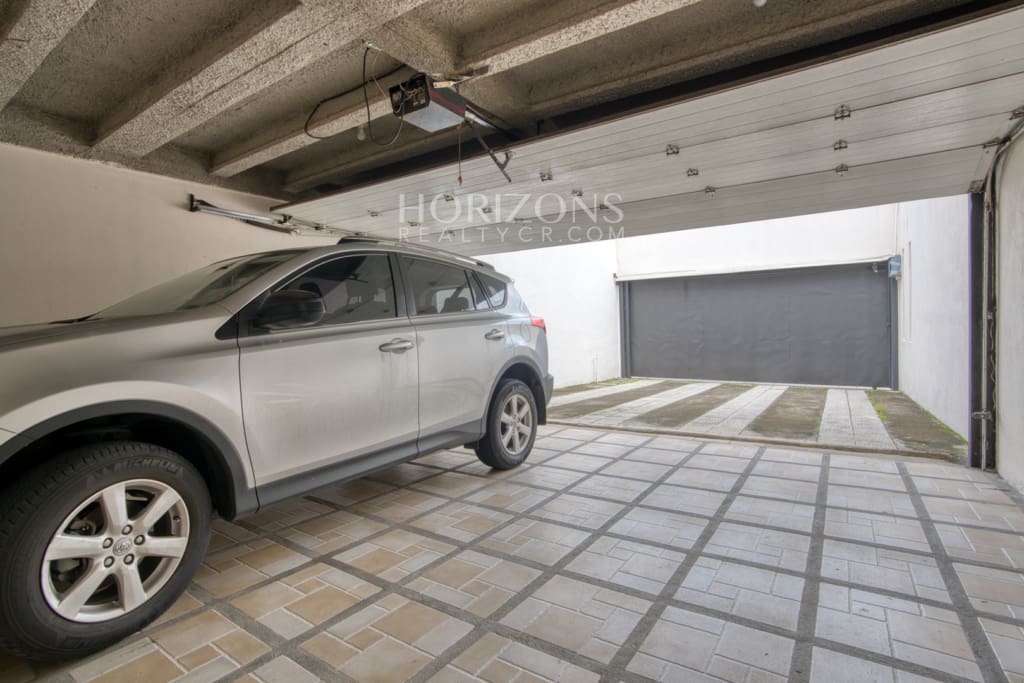 Hermosa Casa Familiar en Pinares de Curridabat, Cerca de Momentum Pinares (Precio Negociable) nja1272