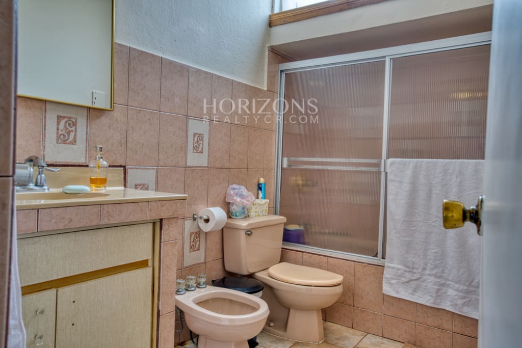 Hermosa Casa Familiar en Pinares de Curridabat, Cerca de Momentum Pinares (Precio Negociable) nja1272