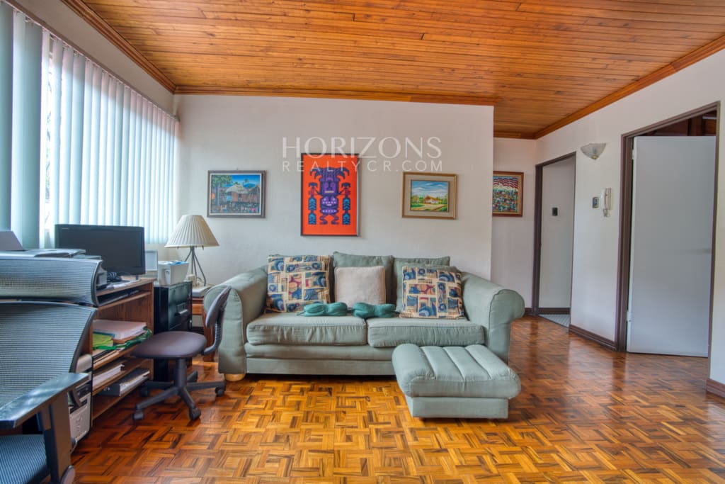 Hermosa Casa Familiar en Pinares de Curridabat, Cerca de Momentum Pinares (Precio Negociable) nja1272