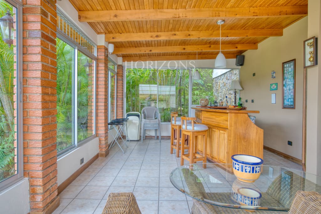 Hermosa Casa Familiar en Pinares de Curridabat, Cerca de Momentum Pinares (Precio Negociable) nja1272