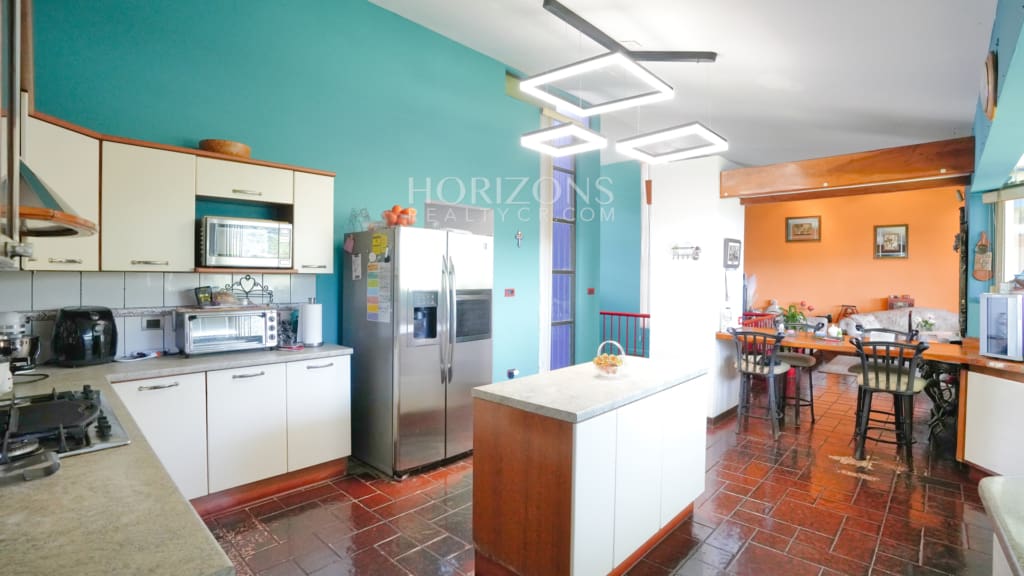 Se Vende Casa con Amplio Jardin en Residencial Sierras de La Union Vista a las Montañas nja1281