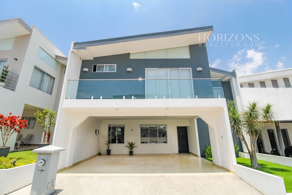 Se Vende Casa 4 Habitaciones Con Patio Condominio En Sabanilla Con 3 Parqueos Noj942