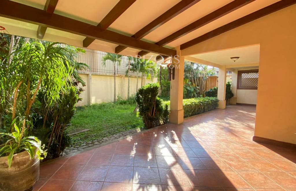 Casa en Alquiler Disponible En Condominio  Via Cipreses Curridabat 4 Habitaciones nja1284