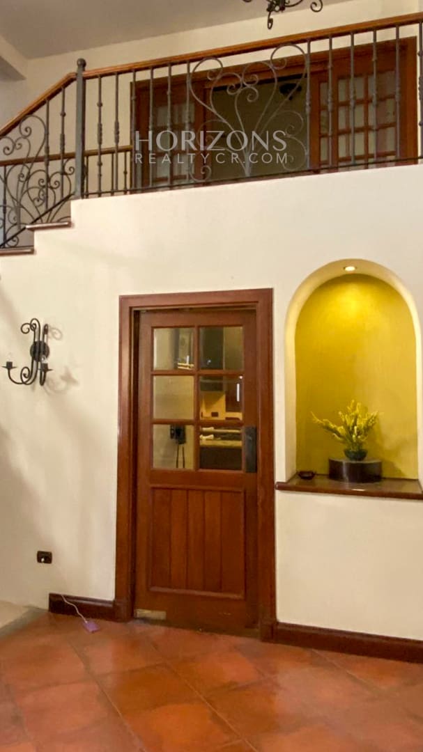 Casa en Alquiler Disponible En Condominio  Via Cipreses Curridabat 4 Habitaciones nja1284