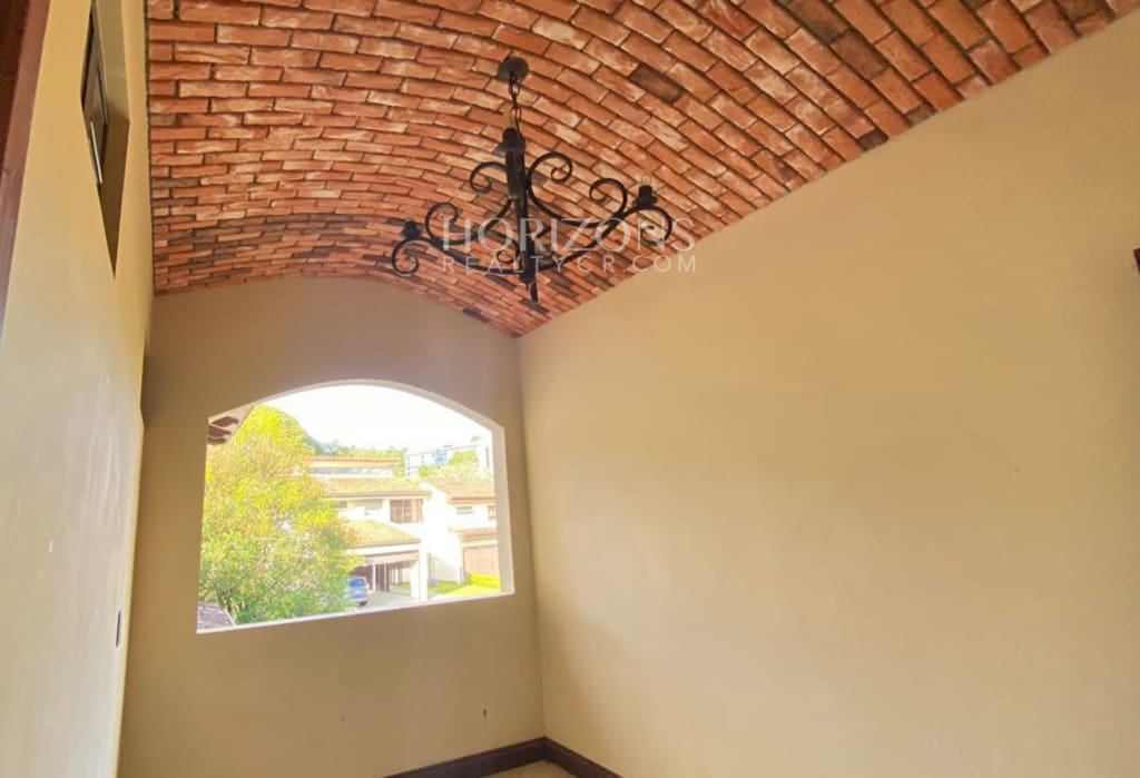 Casa en Alquiler Disponible En Condominio  Via Cipreses Curridabat 4 Habitaciones nja1284