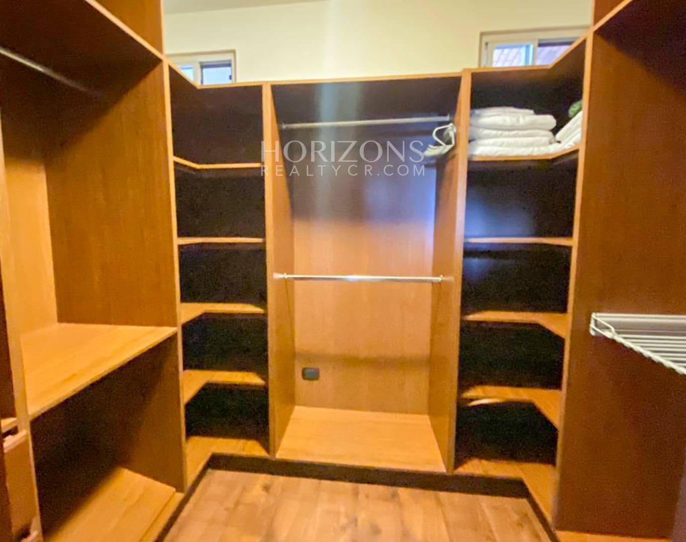Casa en Alquiler Disponible En Condominio  Via Cipreses Curridabat 4 Habitaciones nja1284