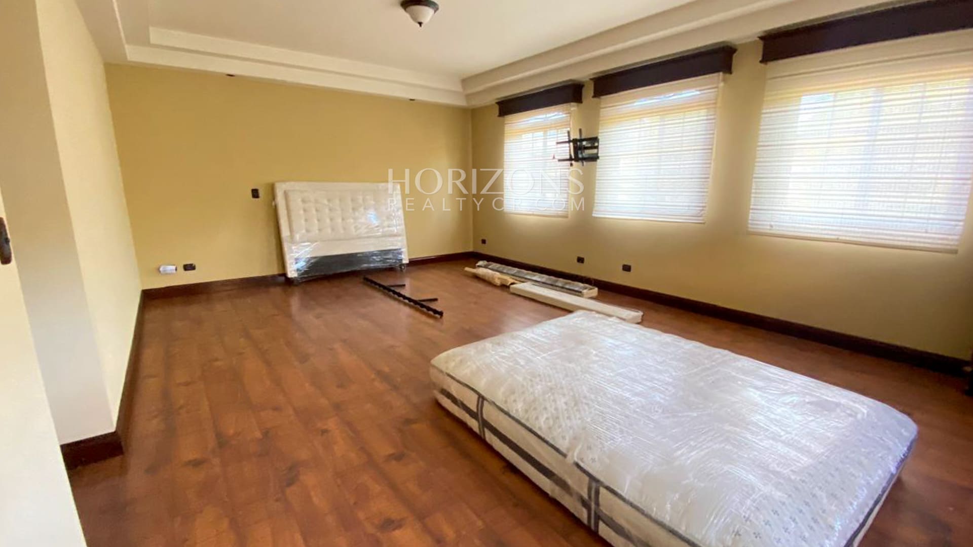 Casa en Alquiler Disponible En Condominio  Via Cipreses Curridabat 4 Habitaciones nja1284