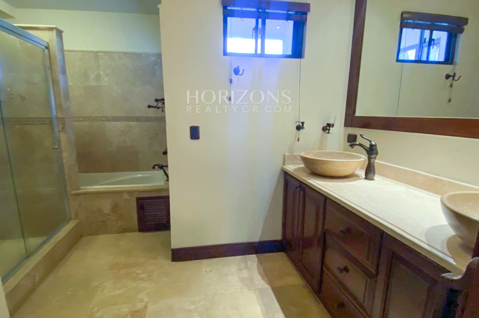 Casa en Alquiler Disponible En Condominio  Via Cipreses Curridabat 4 Habitaciones nja1284