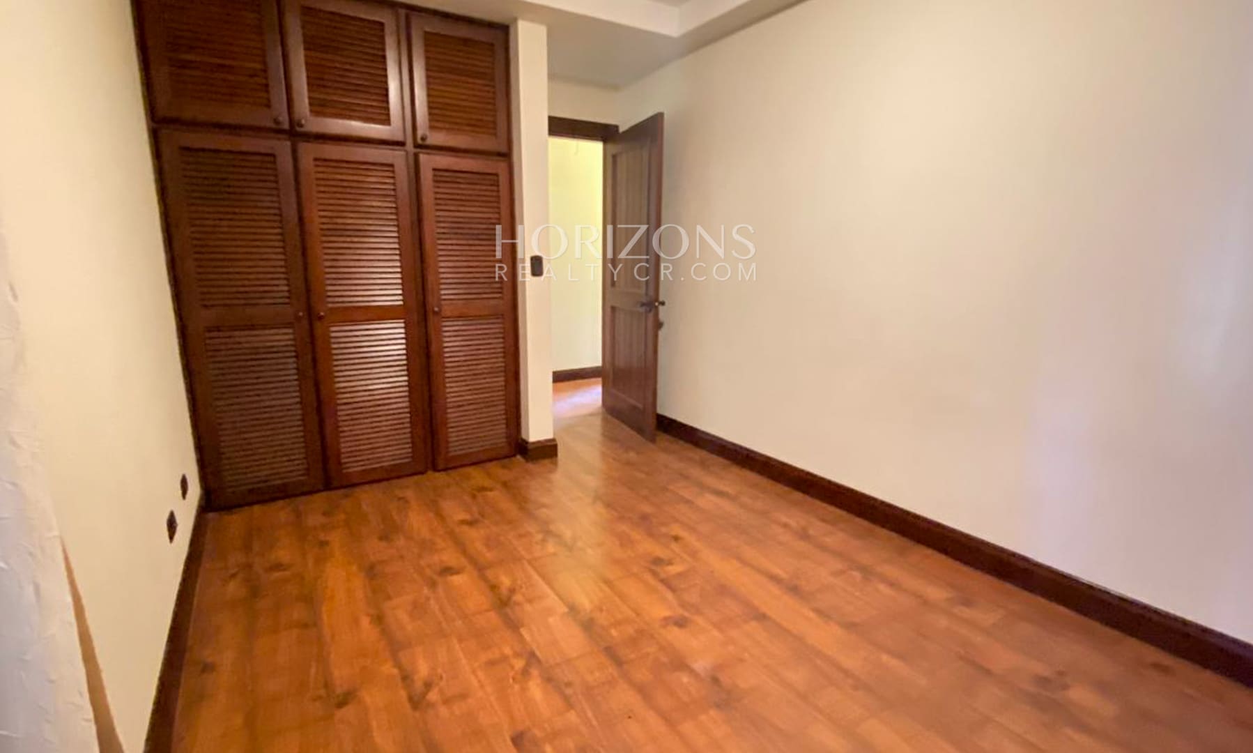 Casa en Alquiler Disponible En Condominio  Via Cipreses Curridabat 4 Habitaciones nja1284