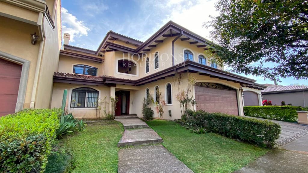 Casa en Alquiler Disponible En Condominio  Via Cipreses Curridabat 4 Habitaciones nja1284