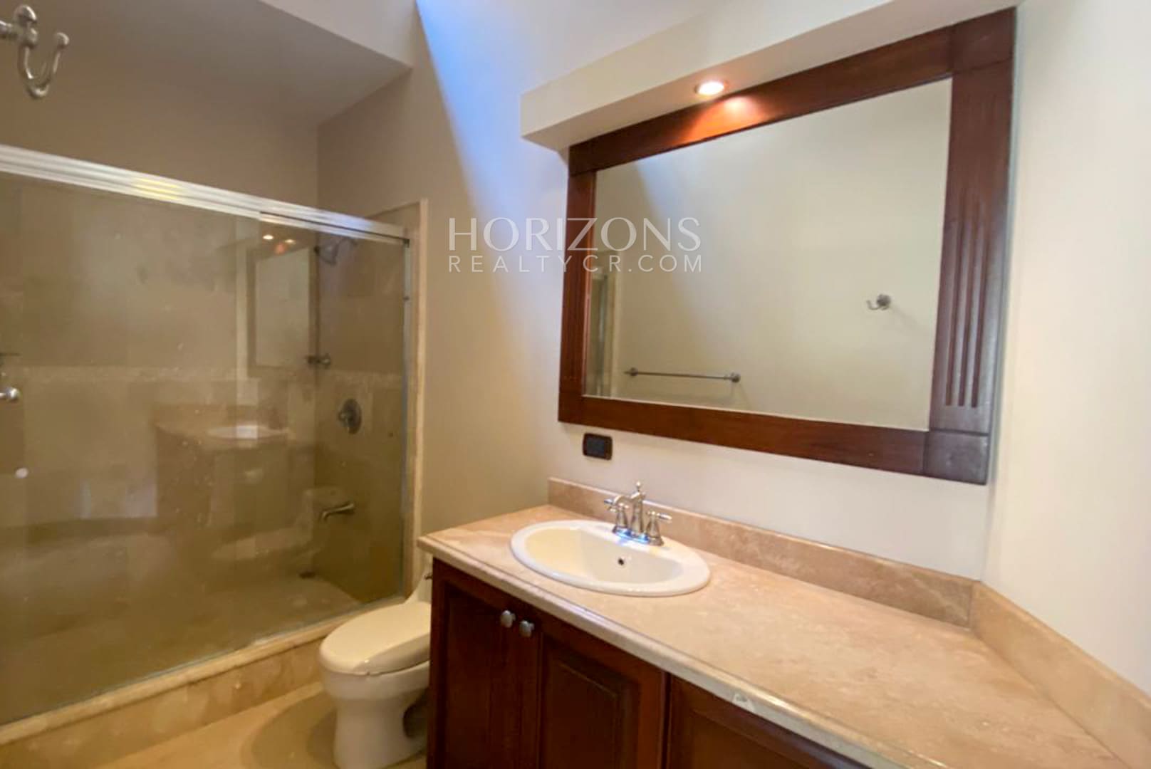 Casa en Alquiler Disponible En Condominio  Via Cipreses Curridabat 4 Habitaciones nja1284