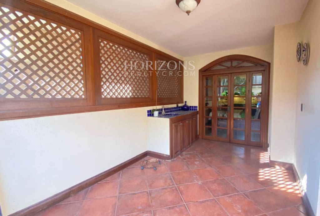 Casa en Alquiler Disponible En Condominio  Via Cipreses Curridabat 4 Habitaciones nja1284