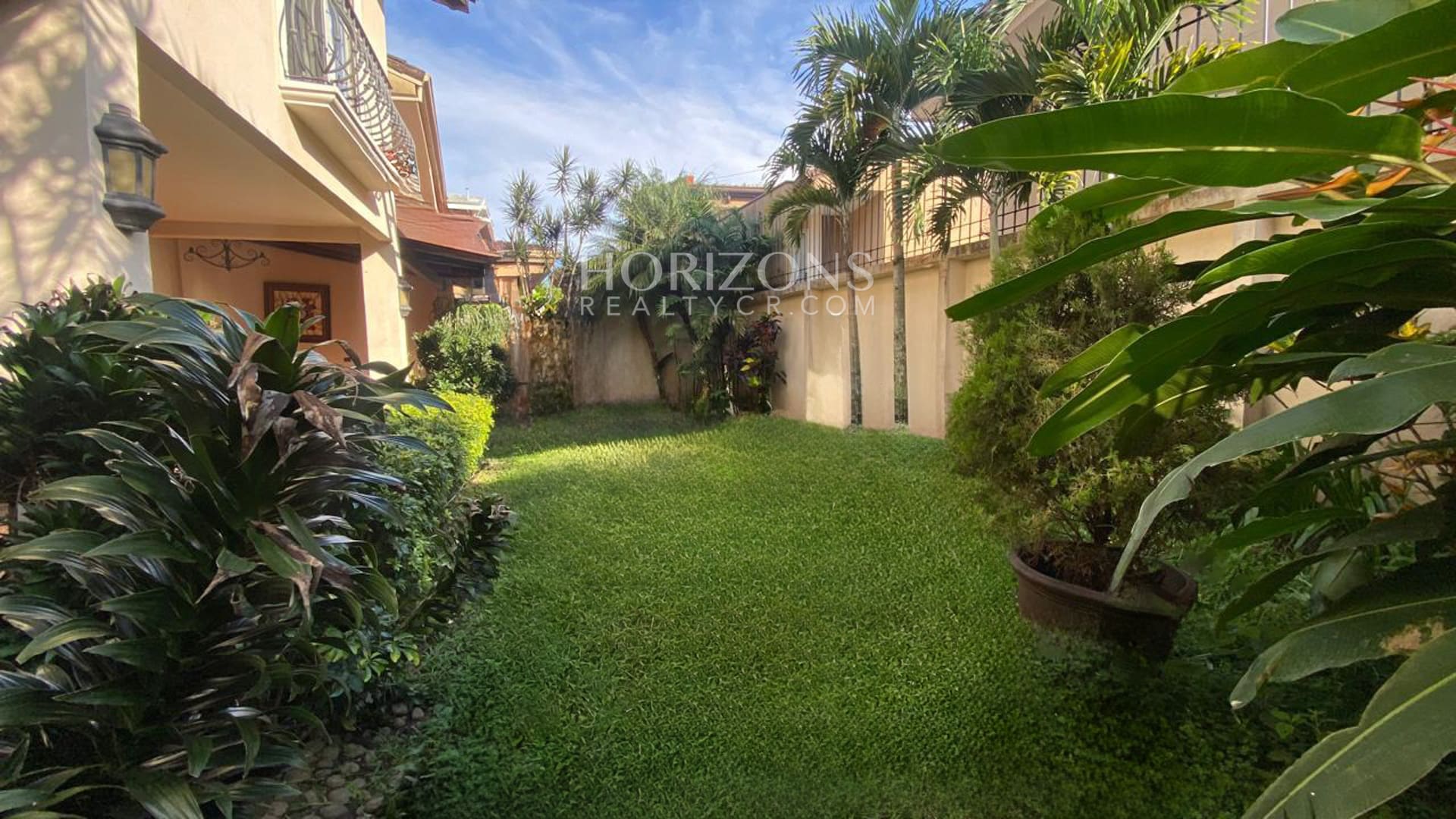 Casa en Alquiler Disponible En Condominio  Via Cipreses Curridabat 4 Habitaciones nja1284
