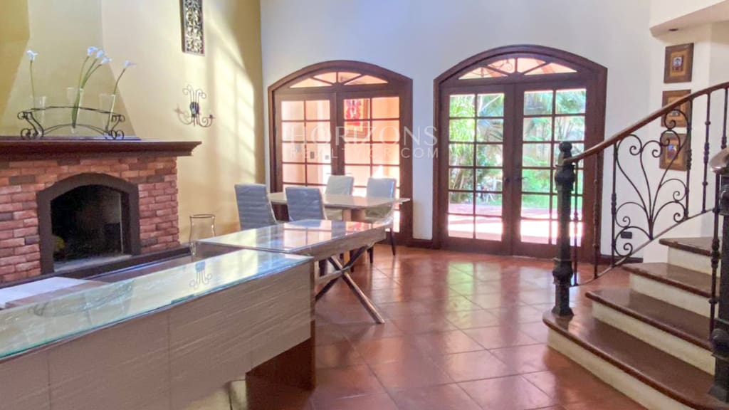 Casa en Alquiler Disponible En Condominio  Via Cipreses Curridabat 4 Habitaciones nja1284