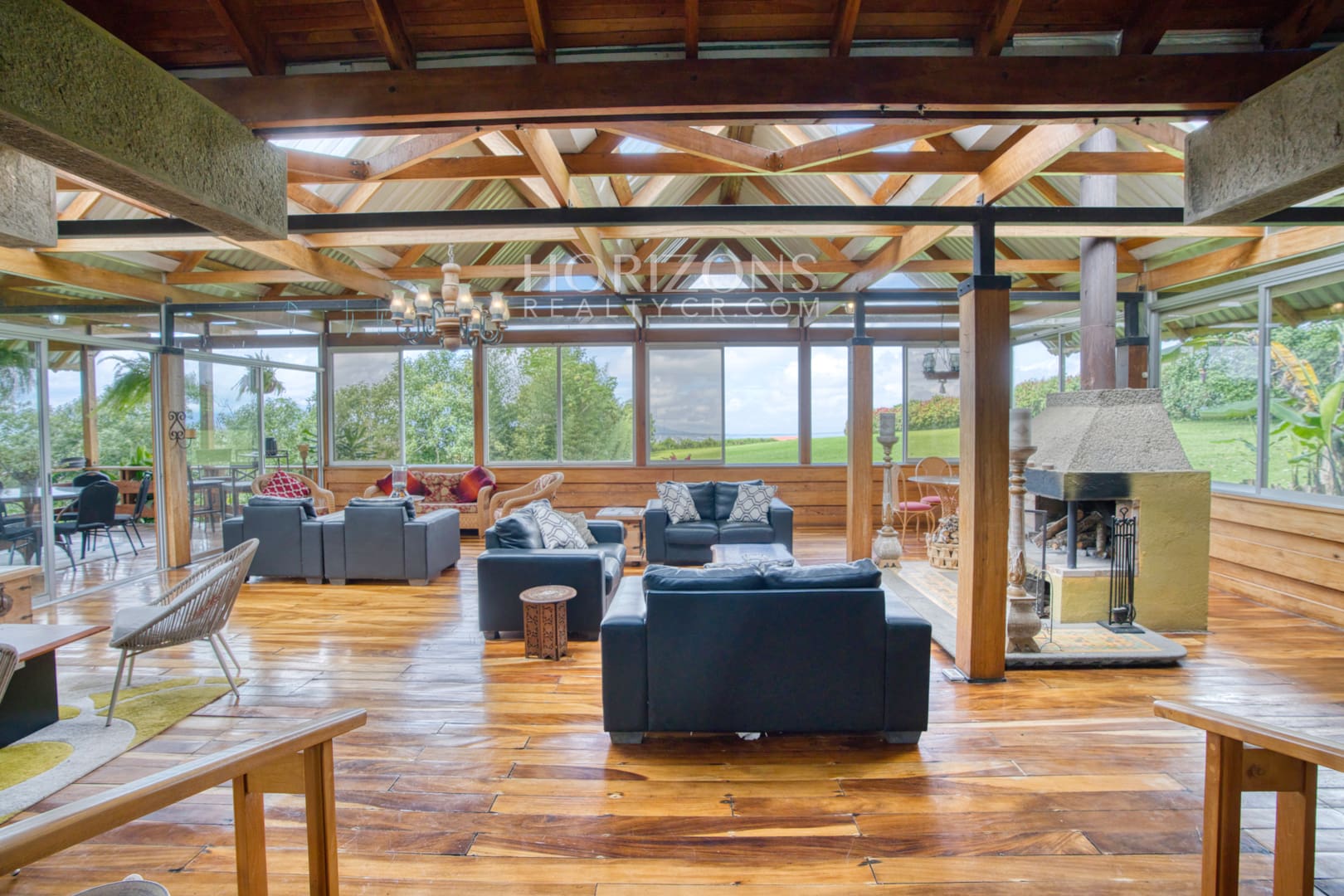 Residencia de lujo amueblada en San Rafael Montes de Oca con vistas panorámicas y 10.000 m² de terreno nja1003