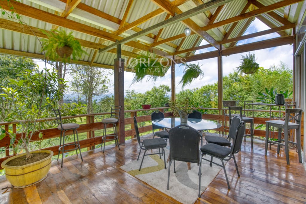 Residencia de lujo amueblada en San Rafael Montes de Oca con vistas panorámicas y 10.000 m² de terreno nja1003