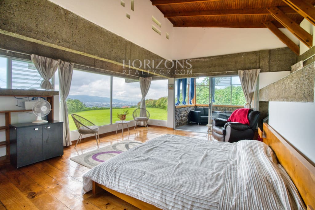 Residencia de lujo amueblada en San Rafael Montes de Oca con vistas panorámicas y 10.000 m² de terreno nja1003