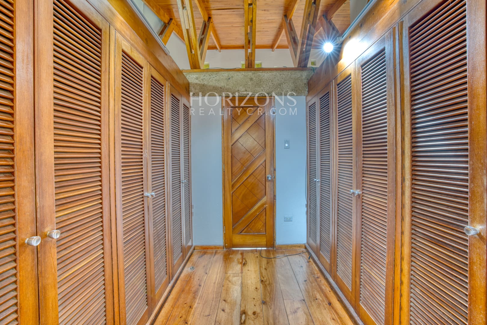 Residencia de lujo amueblada en San Rafael Montes de Oca con vistas panorámicas y 10.000 m² de terreno nja1003