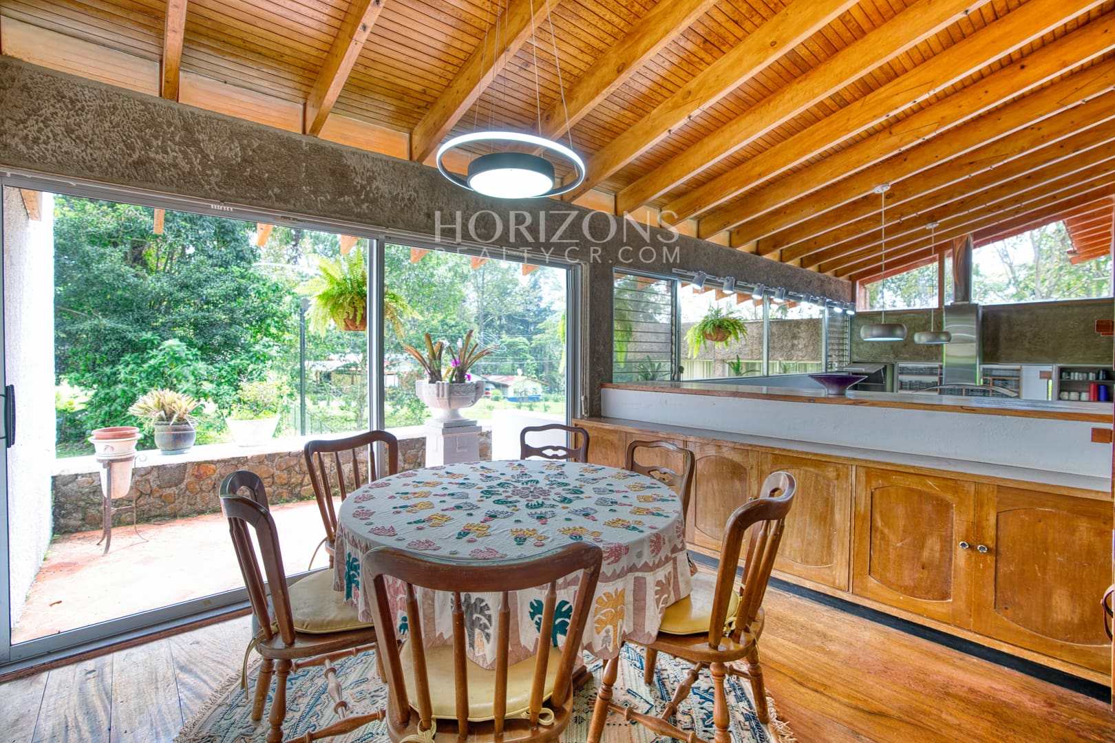 Residencia de lujo amueblada en San Rafael Montes de Oca con vistas panorámicas y 10.000 m² de terreno nja1003