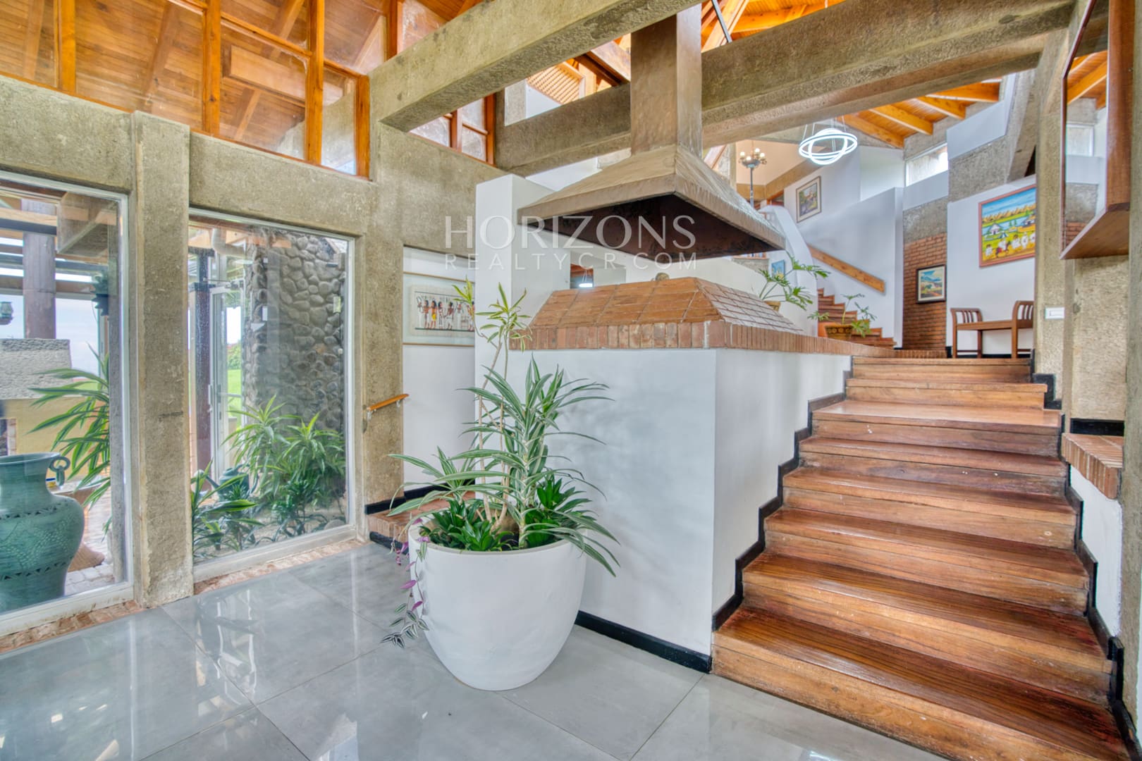 Residencia de lujo amueblada en San Rafael Montes de Oca con vistas panorámicas y 10.000 m² de terreno nja1003