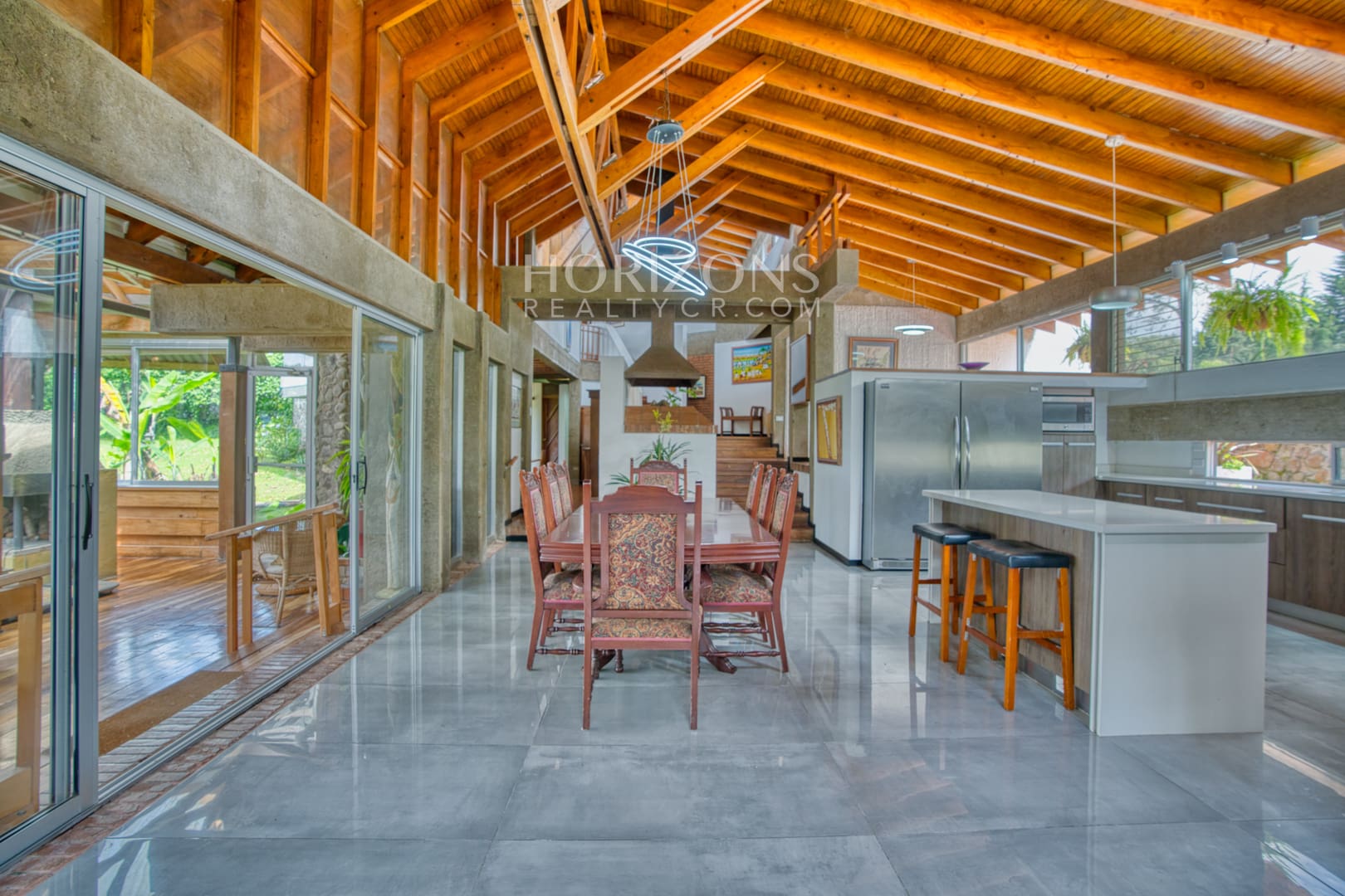 Residencia de lujo amueblada en San Rafael Montes de Oca con vistas panorámicas y 10.000 m² de terreno nja1003