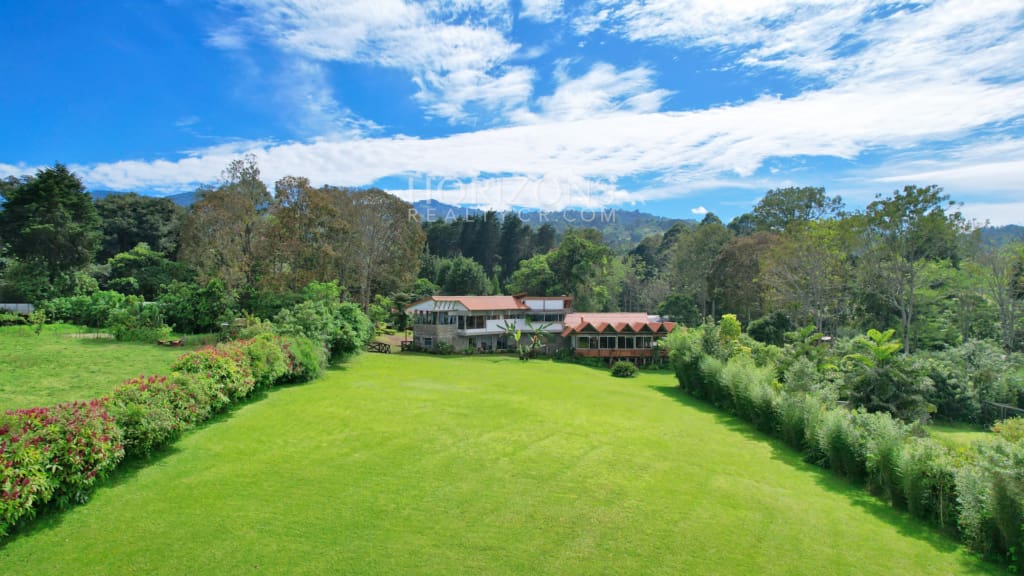Residencia de lujo amueblada en San Rafael Montes de Oca con vistas panorámicas y 10.000 m² de terreno nja1003