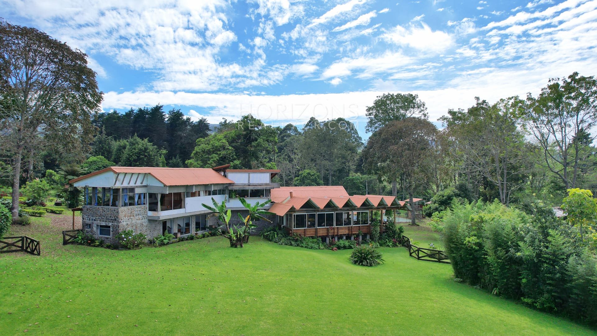 Residencia de lujo amueblada en San Rafael Montes de Oca con vistas panorámicas y 10.000 m² de terreno nja1003