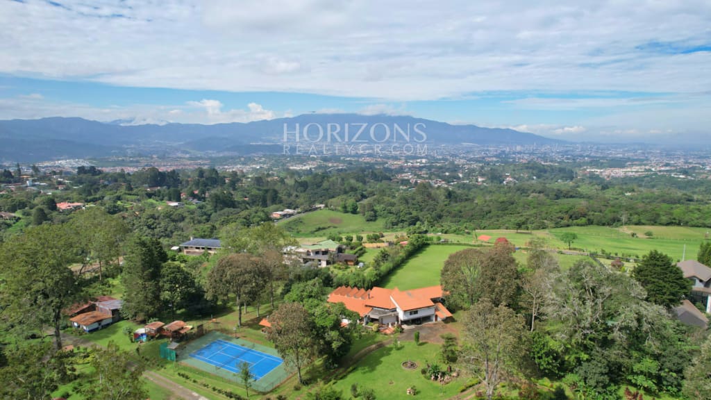 Residencia De Lujo Amueblada En San Rafael Montes De Oca Con Vistas Panorámicas Y 10.000 M² De Terreno Nja1003