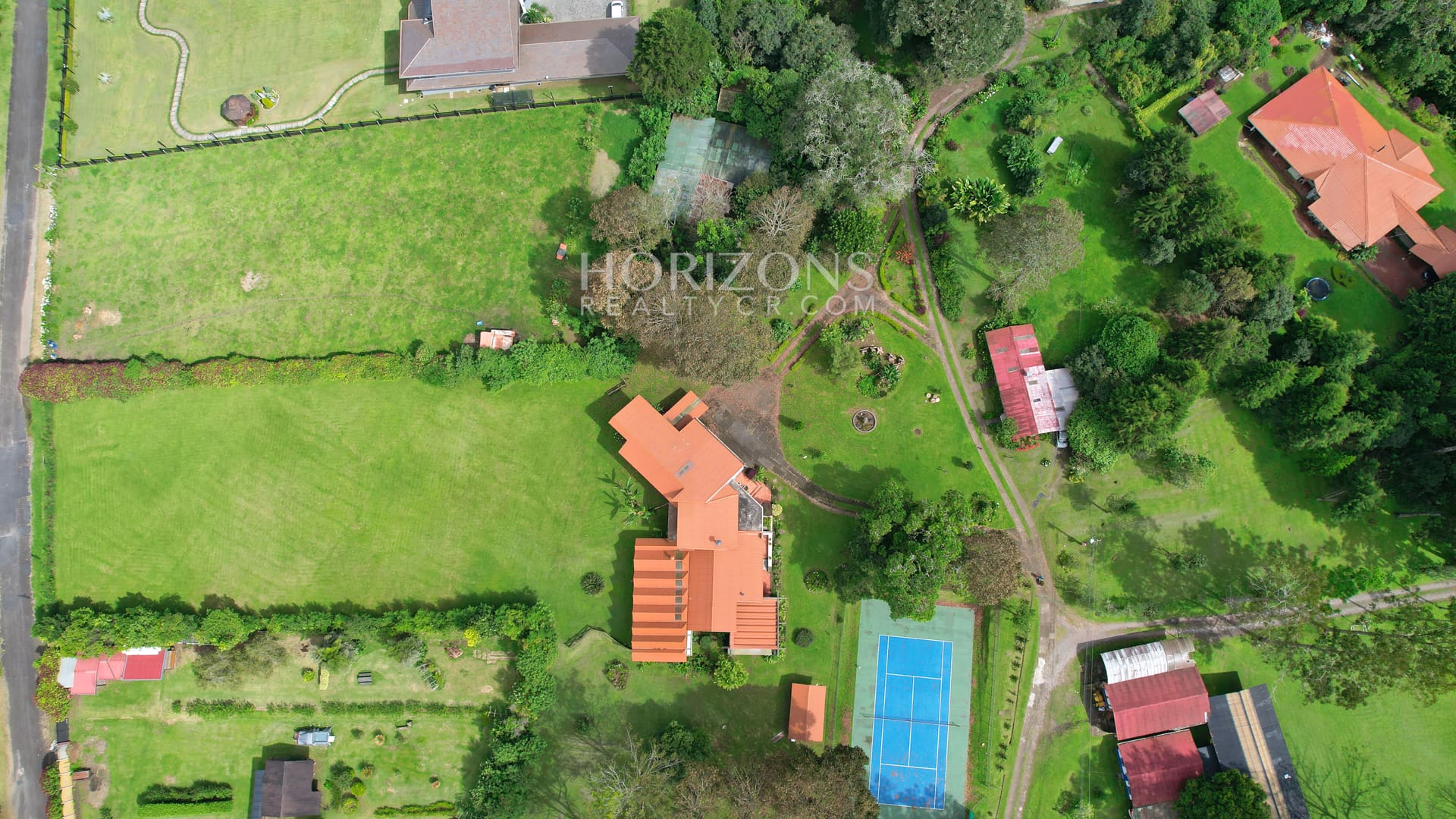 Residencia de lujo amueblada en San Rafael Montes de Oca con vistas panorámicas y 10.000 m² de terreno nja1003