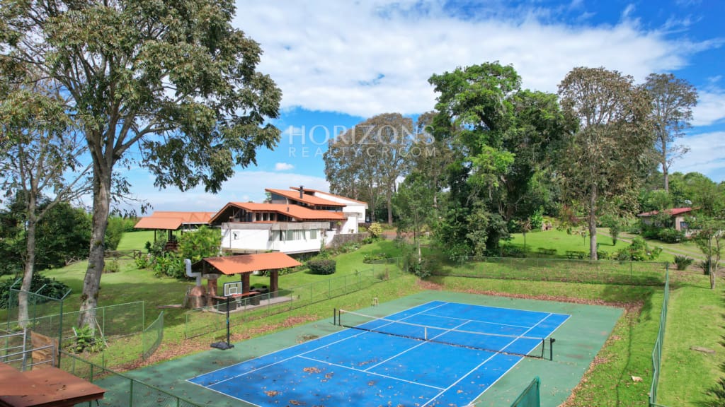 Residencia de lujo amueblada en San Rafael Montes de Oca con vistas panorámicas y 10.000 m² de terreno nja1003